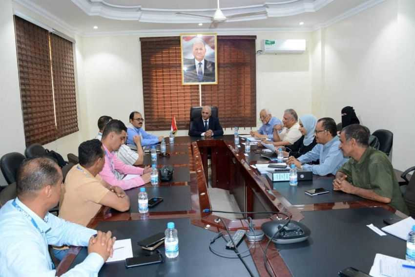 وزير المياه والبيئة خلال اللقاء