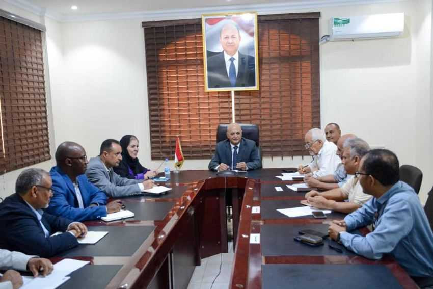 وزير المياه والبيئة خلال اللقاء