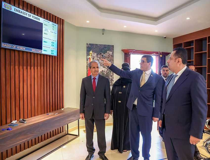 زيارة رئيس الوزراء للسفارة اليمنية في الدوحة