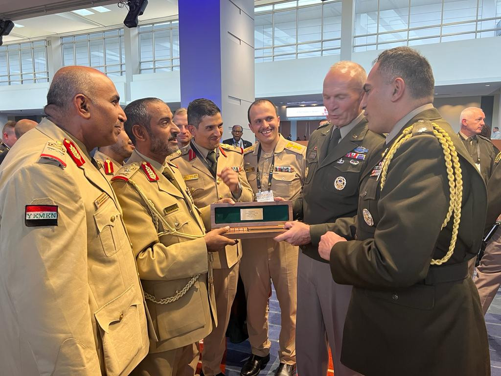 رئيس الأركان يلتقي رئيس أركان الجيش الأمريكي ويحضر معرض السلاح السنوي