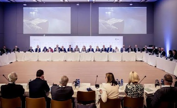 وزير الخارجية يستعرض التحديات التي تواجهها اليمن في قضية الأمن الغذائي