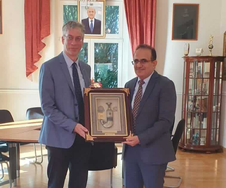 لقاء وزير الصحة مع مدير جامعة اكون الألمانية تيمو اريتشيس