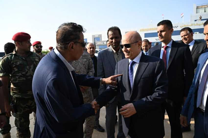 عودة رئيس مجلس القيادة الرئاسي إلى العاصمة المؤقتة عدن