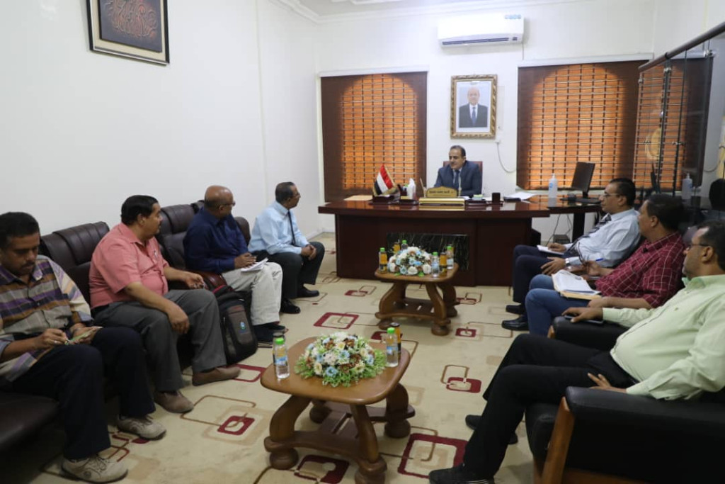 وزير الصحة يطلع على سير العملية التعليمية في معهد الدكتور أمين ناشر بعدن