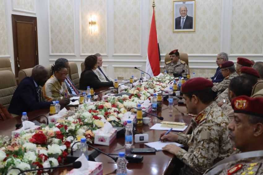 لقاء وزير الدفاع برئيس بعثة الأمم المتحدة لدعم اتفاق الحديدة (أونمها)
