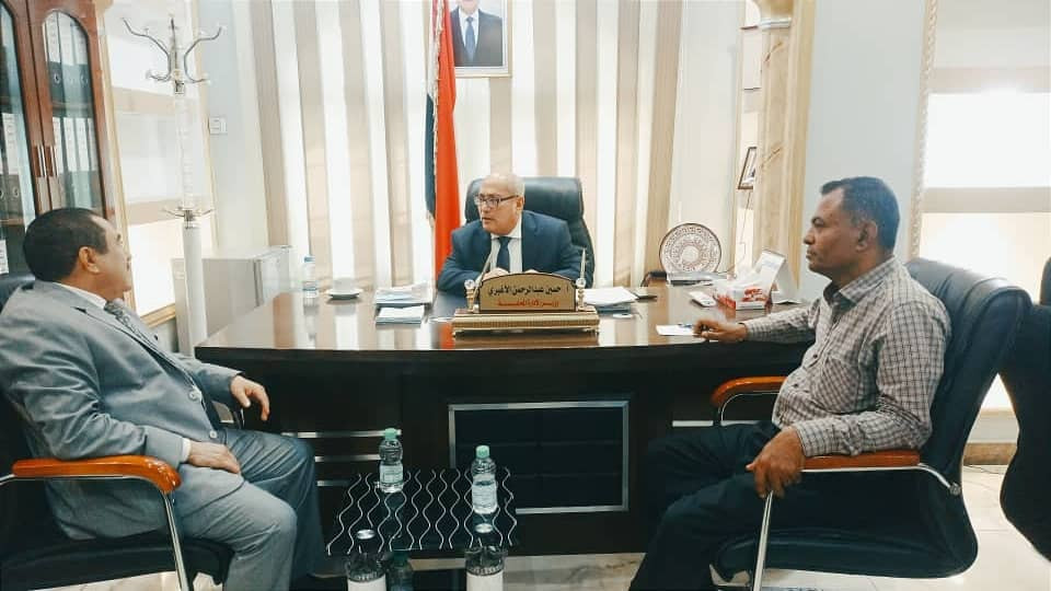 وزير الإدارة المحلية يناقش مع محافظ حجة أوضاع واحتياجات المحافظة