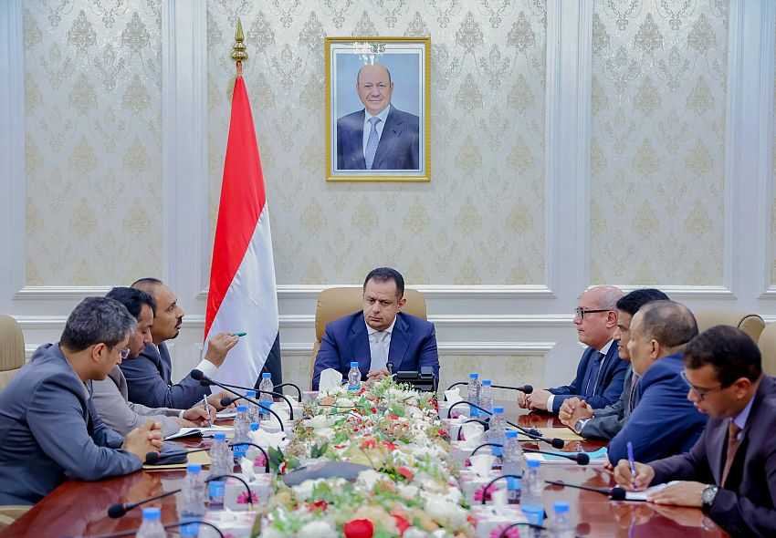لقاء رئيس الوزراء بمحافظ حضرموت لبحث جهود السلطة المحلية