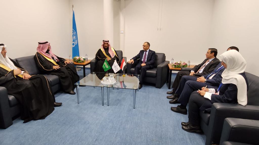 وزير الصناعة يبحث مع نظيره السعودي تعزيز التعاون التجاري بين البلدين