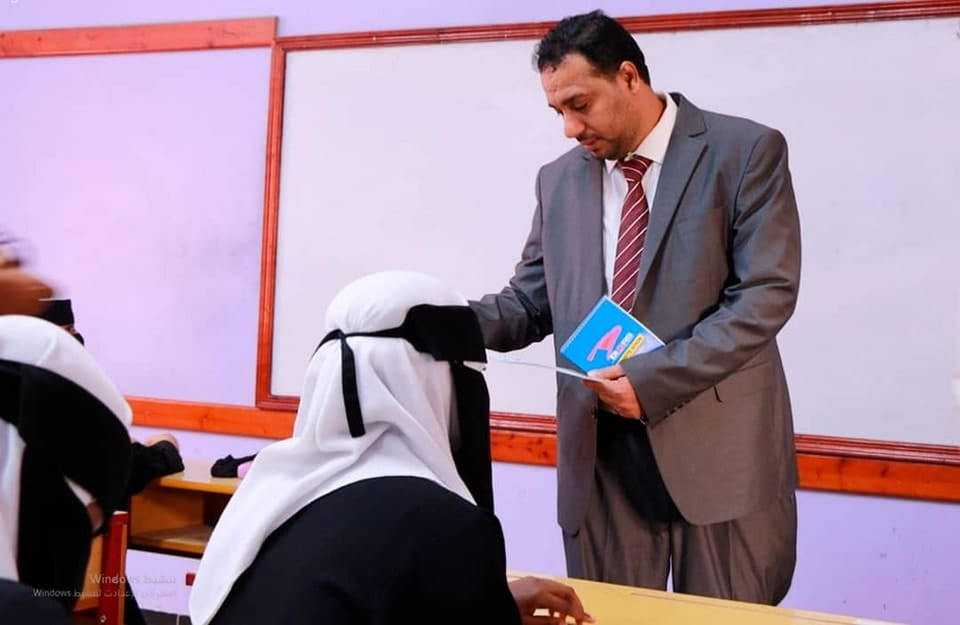 العكبري وبن ماضي يدشنان امتحانات الفصل الدراسي الأول بمدارس حضرموت