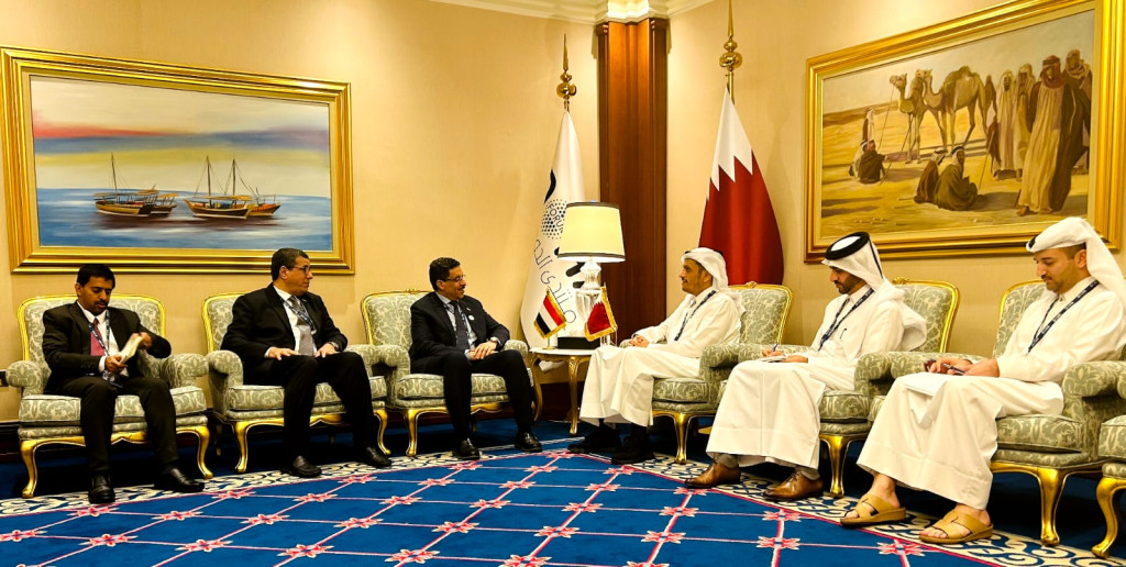 بن مبارك يبحث مع رئيس وزراء قطر تطوير العلاقات الثنائية بين البلدين