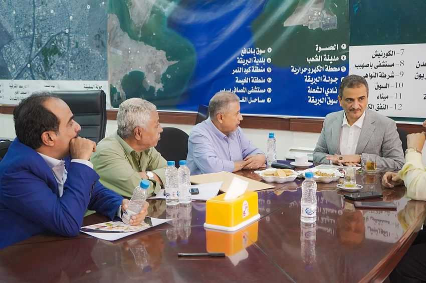 وزير الدولة محافظ عدن أحمد الملس يطلع على خطة عمل صندوق النظافة والتحسين للعام الجديد
