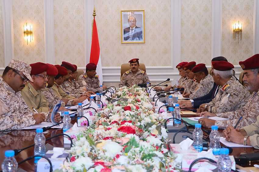 اجتماع وزير الدفاع بلجنة إعداد موازنة وزارة الدفاع