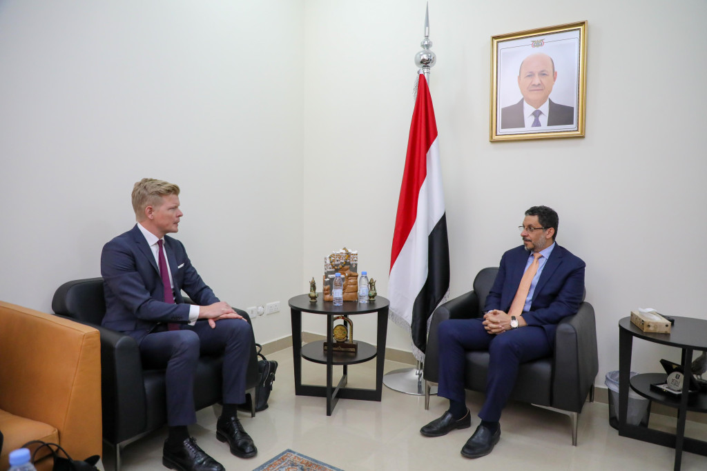 وزير الخارجية يناقش مع المبعوث الأممي تداعيات التصعيد في البحر الأحمر على جهود السلام