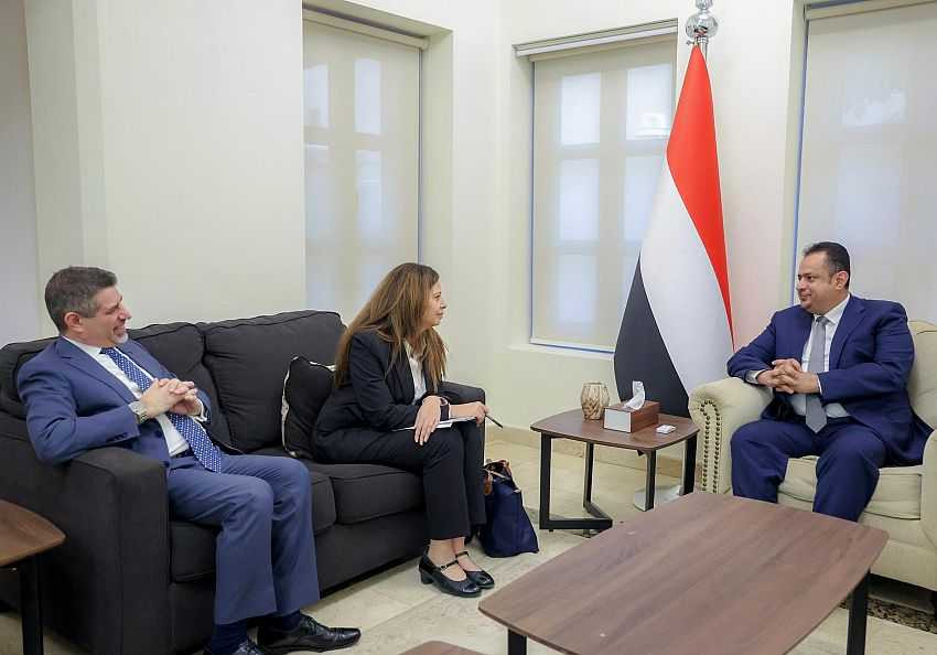 لقاء رئيس الوزراء بمساعدة مدير الوكالة الأمريكية للتنمية