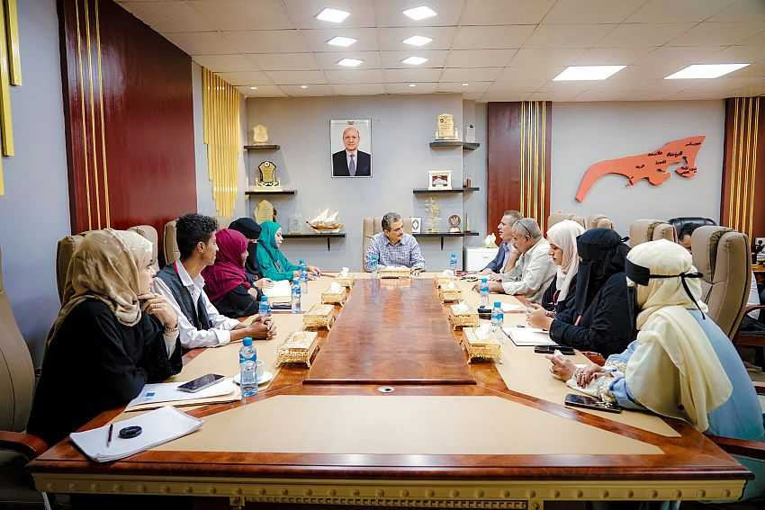 لقاء وزير الدولة محافظ عدن برئيس جمعية أرمان التنموية
