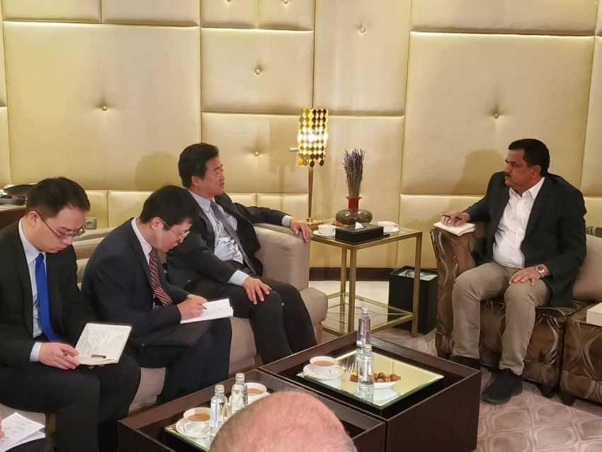 لقاء وزير الدفاع بالقائم بالأعمال الصيني