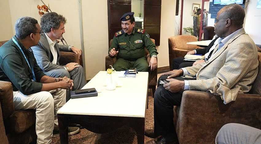 لقاء وزير الداخلية بنائب منسق الشؤون الإنسانية في اليمن