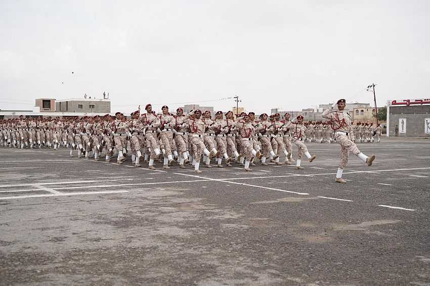 حضور وزير الدفاع حفل تخرج الدفعة الثانية من الكلية الحربية بعدن