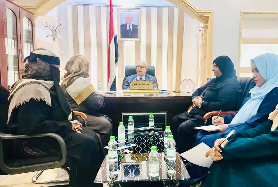 الوزير الأغبري يناقش البرامج والمشاريع الخاصة بالاتحاد العام لنساء اليمن
