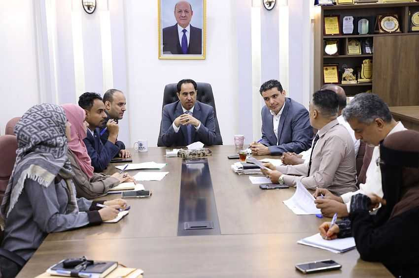 وزير الشباب والرياضة يرأس اجتماع لجنة المناقصات والمزايدات في وزارة الشباب والرياضة