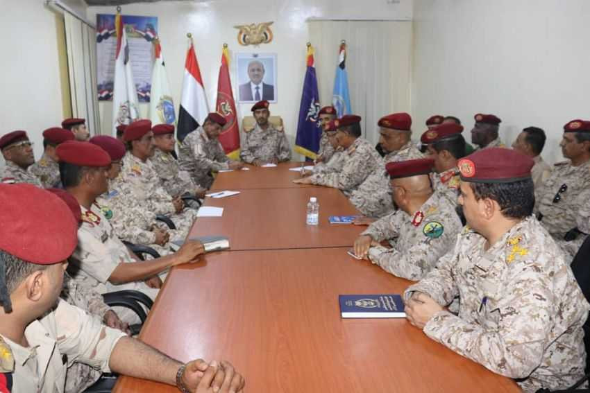 اجتماع رئيس الأركان برؤساء الهيئات والدوائر بوزارة الدفاع