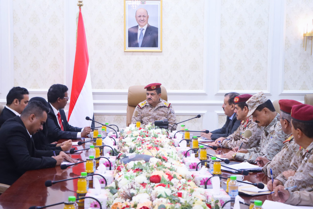 وزير الدفاع يلتقي في عدن منظمة نداء جنيف