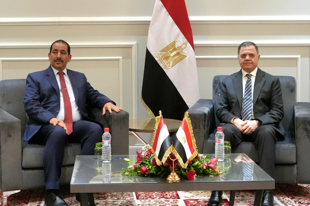 وزير الداخلية يلتقي عدداً من نظرائه العرب على هامش أعمال مجلس وزراء الداخلية في تونس