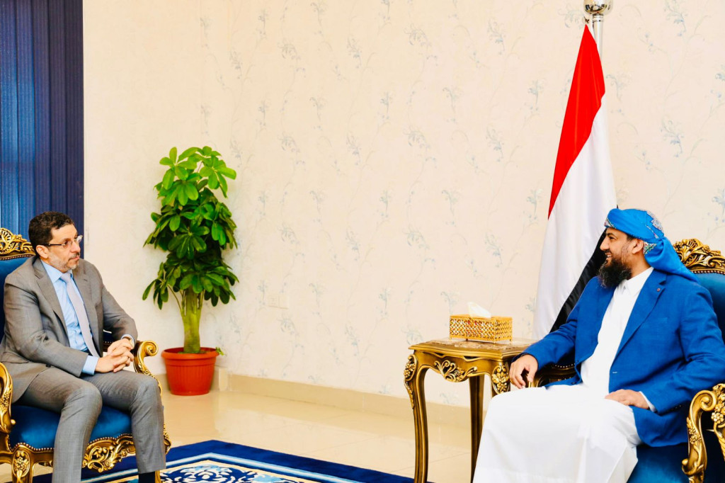 عضو مجلس القيادة المحرمي يحث الحكومة على إيجاد آليات فاعلة لوقف تدهور العملة المحلية