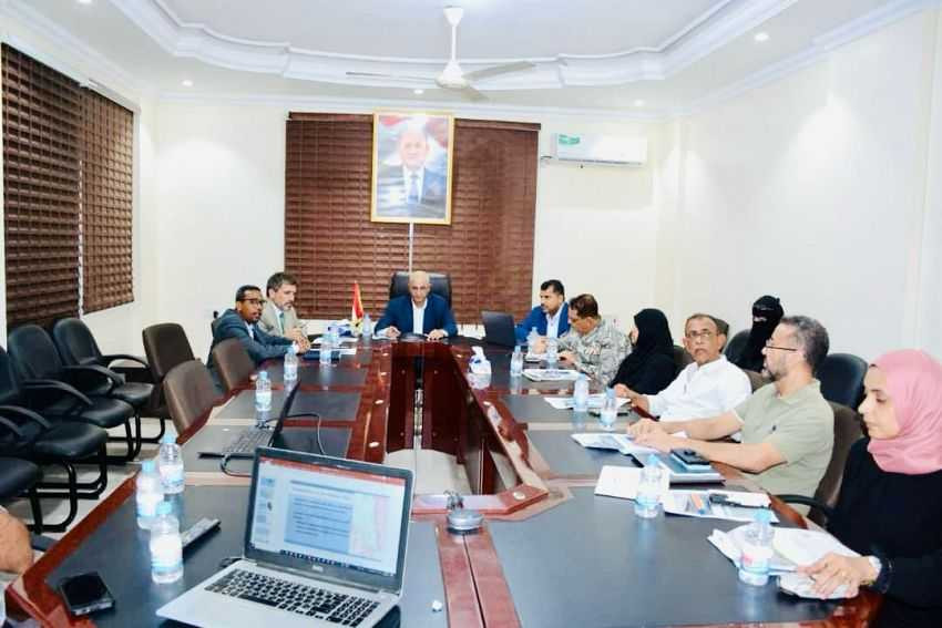 اجتماع لخلية إدارة أزمة السفينه "روبيمار" برئاسة وزير المياه والبيئة