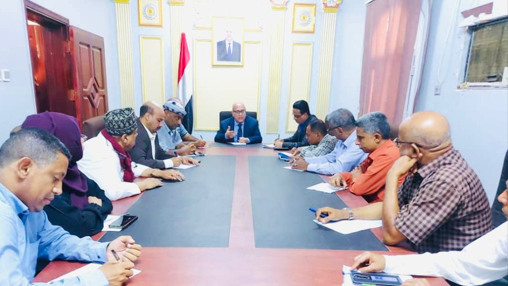 وزير الإدارة المحلية يترأس اجتماعاً لقيادة الوزارة لمناقشة المهام خلال شهر رمضان