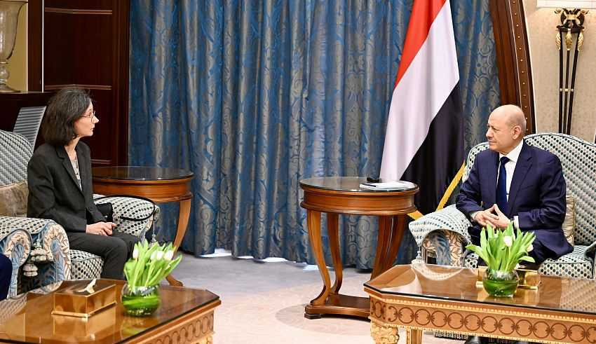 لقاء رئيس مجلس القيادة سفيرة الجمهورية الفرنسية