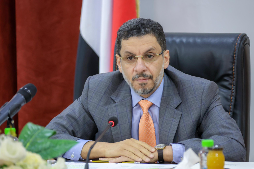 رئيس الوزراء يطلع على أحوال المواطنين في محافظة الضالع ويؤكد على السلطة المحلية الاهتمام بقضاياهم