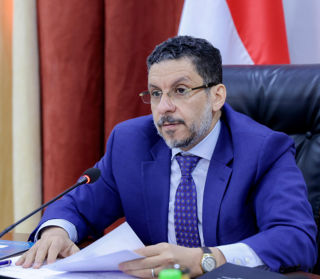 رئيس الوزراء يوجه السلطة المحلية بالحديدة بتفعيل أدائها لتلبية احتياجات المواطنين والنازحين