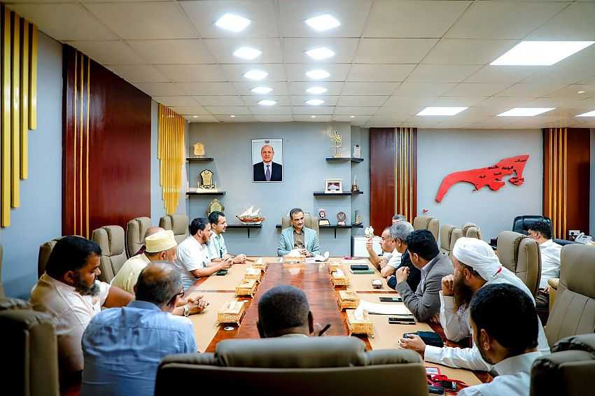 اجتماع وزير الدولة محافظ عدن مع رئيس الغرفة التجارية