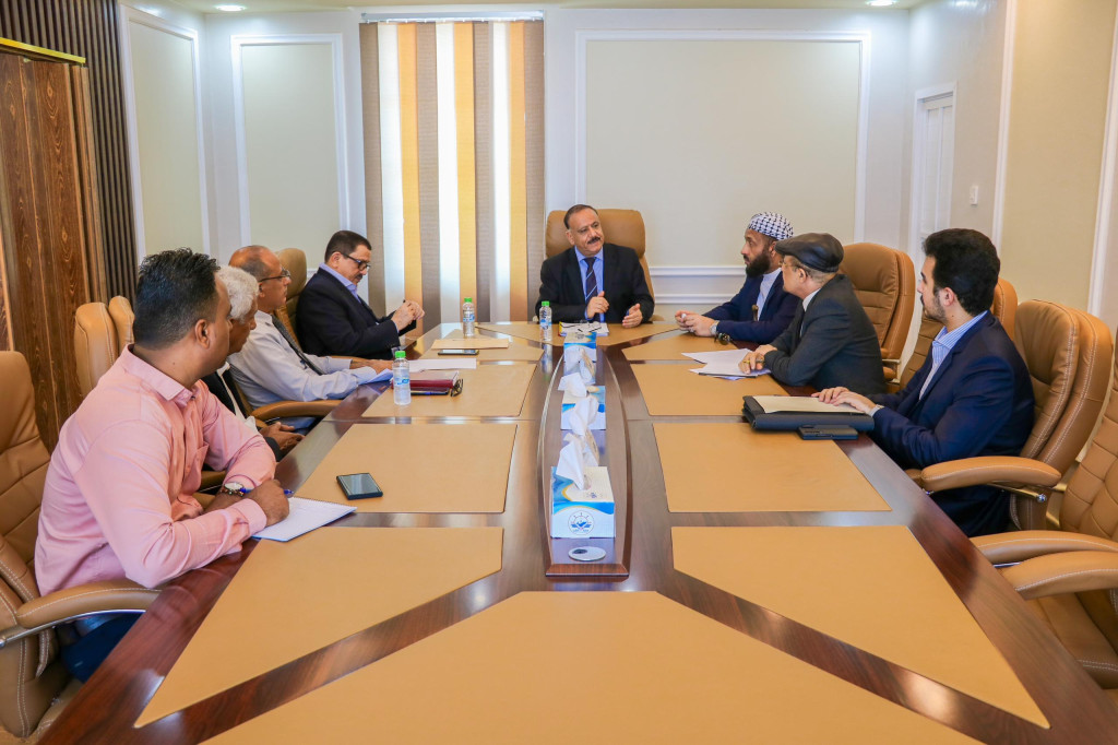 وزيرا النقل والأوقاف يناقشان ترتيبات موسم الحج