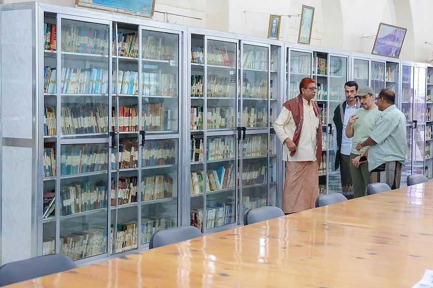 زيارة رئيس الوزراء المكتبة السلطانية في المكلا