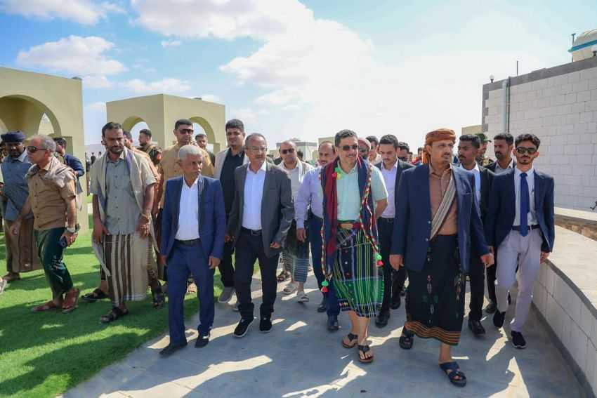 زيارة رئيس الوزراء لمديرية الشحر للاطمئنان على أحوال المواطنين وسير العمل الخدمي والتنموي