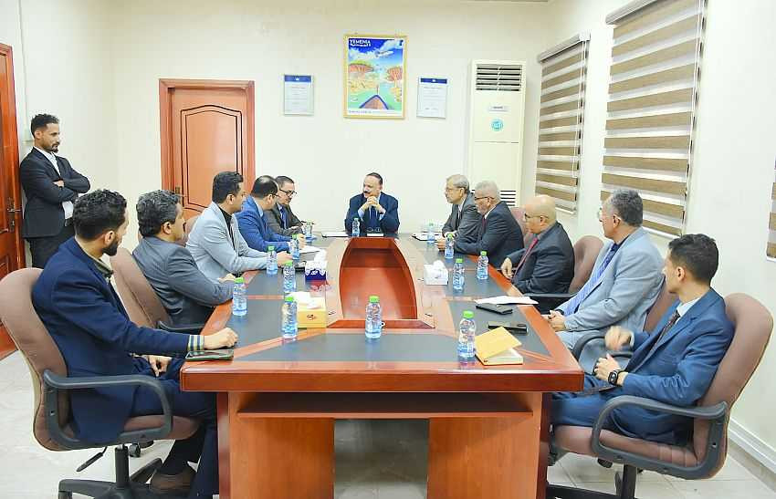 زيارة وزير النقل لشركة الخطوط الجوية اليمنية بالعاصمة المؤقتة عدن