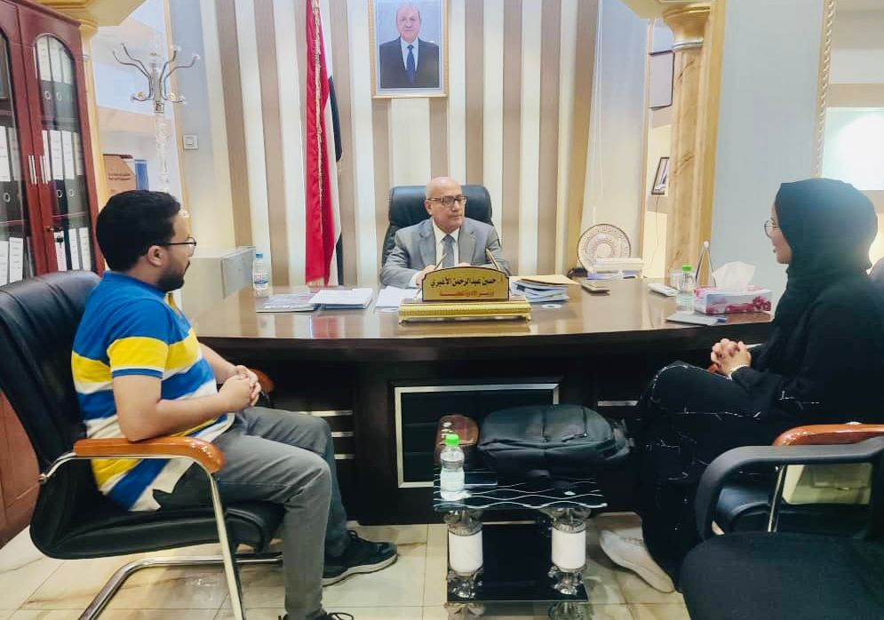 الوزير الأغبري يناقش مع مؤسسة رنين التنموية برامج تنمية السلطات المحلية