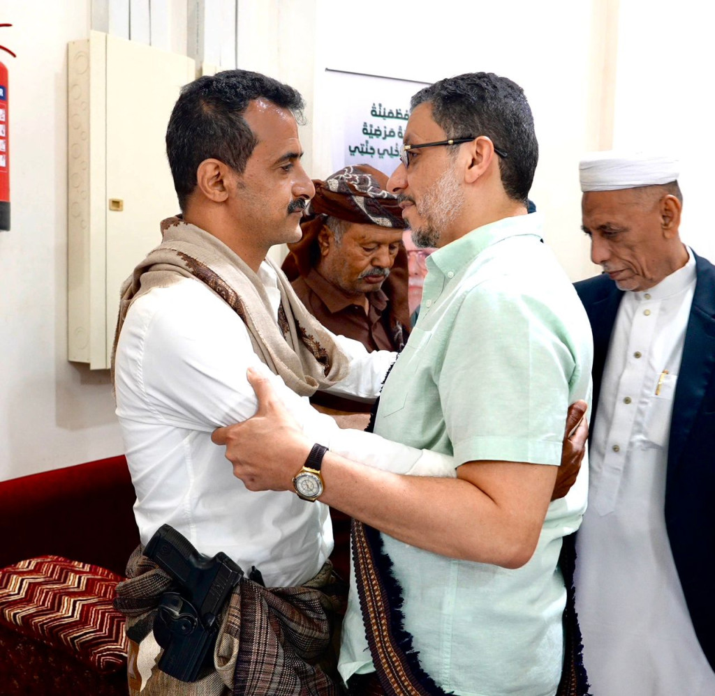 حضور رئيس الوزراء مجلس عزاء فقيد الوطن اللواء الركن أحمد مساعد حسين