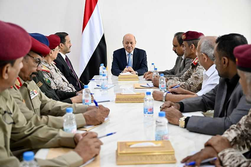 اجتماع رئيس مجلس القيادة بقيادة اللجنة الأمنية في محافظة حضرموت