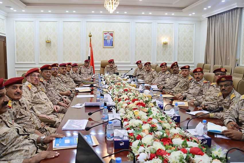 اجتماع وزير الدفاع الموسع برؤساء هيئات ومدراء دوائر وزارة الدفاع