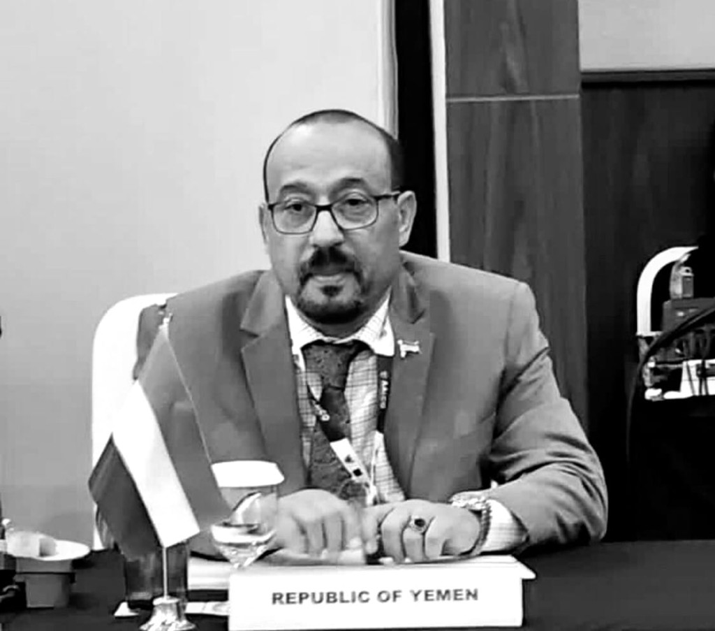 رئيس الوزراء يقدم العزاء والمواساة في وفاة سفير اليمن لدى إندونيسيا