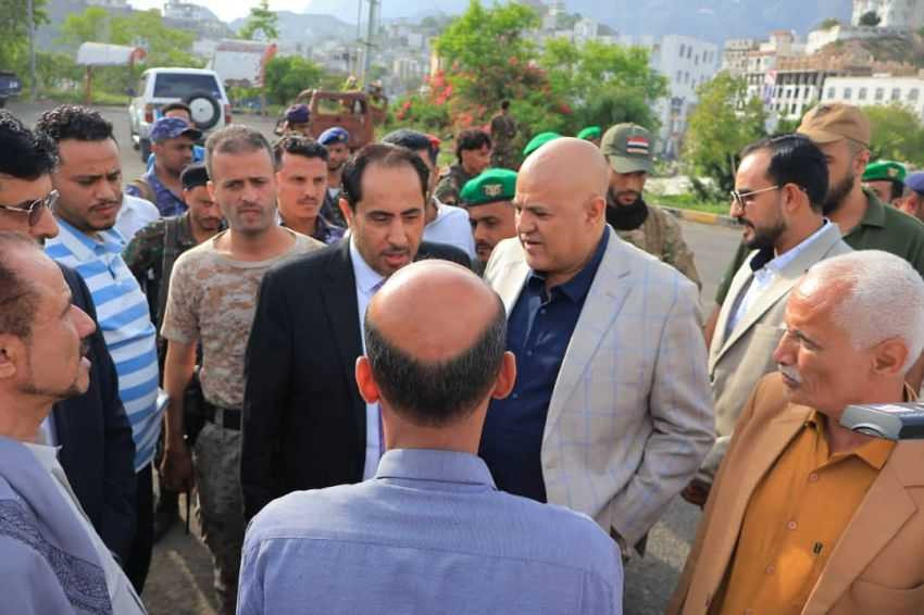 تفقد وزير الشباب والرياضة ومحافظ لأوضاع نادي الصقر وملعب الشهداء بتعز