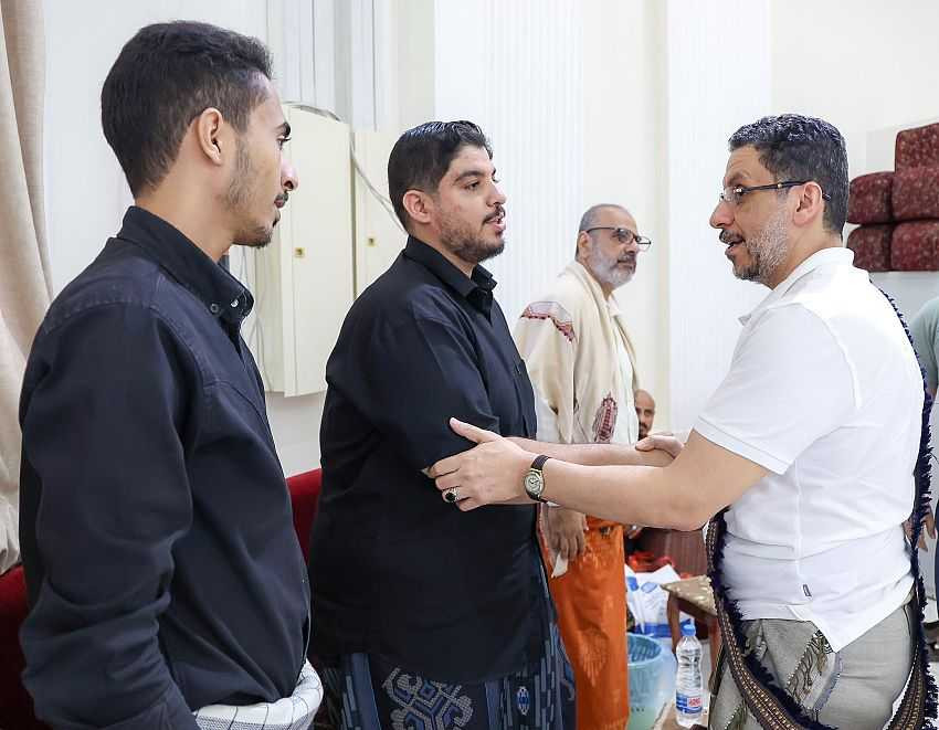 حضور رئيس الوزراء مجلس عزاء عضو مجلس إدارة البنك المركزي خالد زكريا