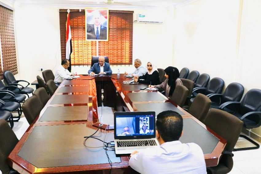 لقاء وزير المياه مع رئيس مجموعة المانحين لقطاع المياه في اليمن