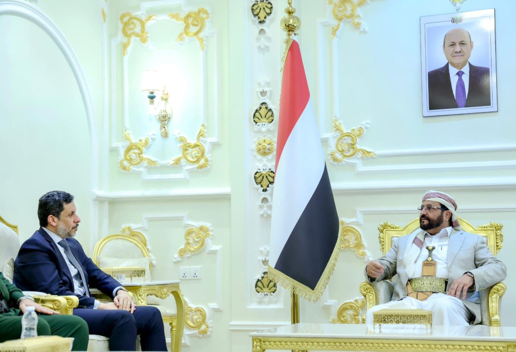العرادة يستقبل رئيس الوزراء وعدداً من أعضاء الحكومة في مأرب