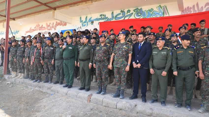 تفقد وزير الداخلية لفروع الأمن الخاصة وحراسة المنشآت والنجدة بمأرب