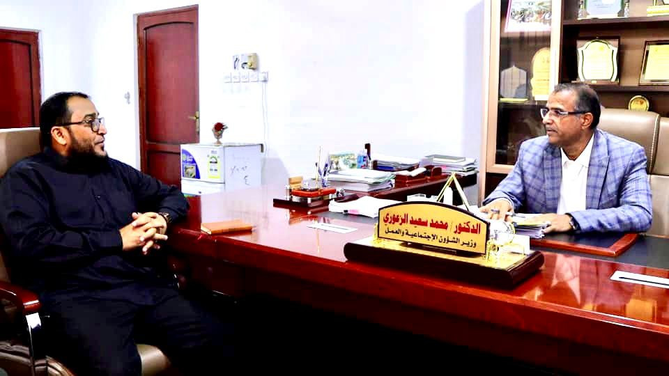 الوزير الزعوري يشيد بدور مركز الملك سلمان للإغاثة في دعم فئة المعاقين