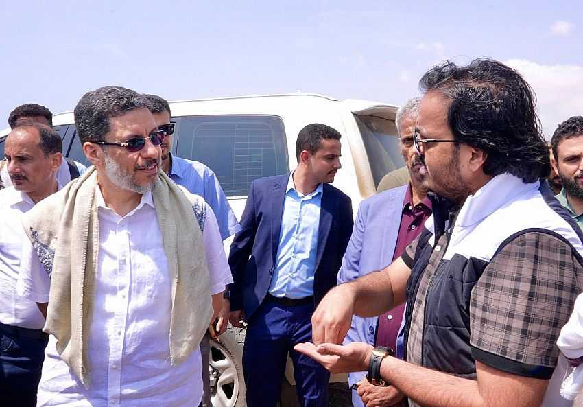 اطلاع رئيس الوزراء على موقع مشروع توليد الطاقة الكهربائية بالرياح في منطقة قعوة الساحلية